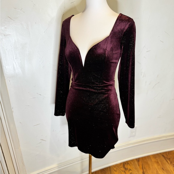 NWT Express Velvet Sweetheart V-Wire Sheath Dress, Size XS - Picture 7 of 13